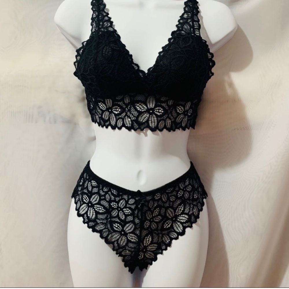 Black Lacey lingerie sets